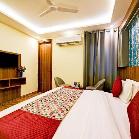 Hotel Rosewood Near Delhi Airport 新德里 外观 照片