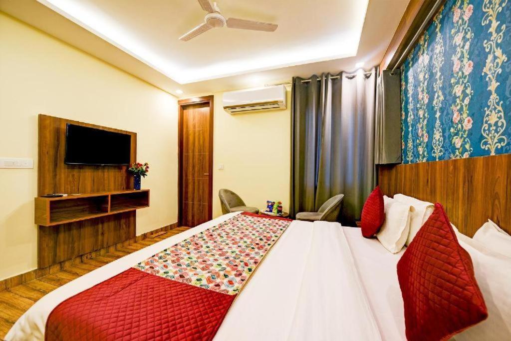 Hotel Rosewood Near Delhi Airport 新德里 外观 照片