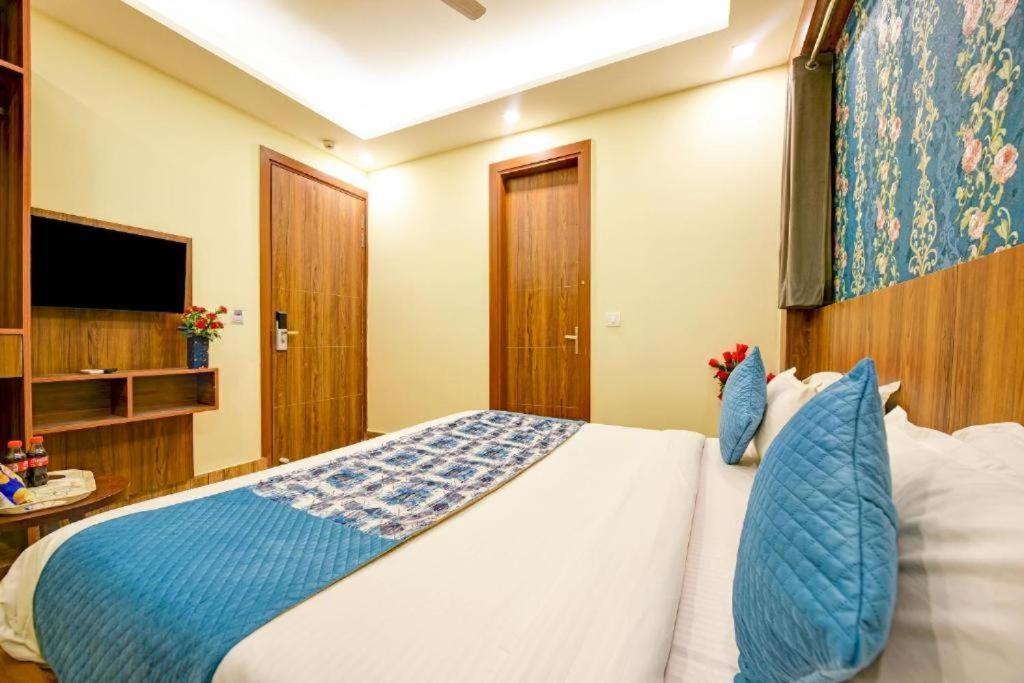Hotel Rosewood Near Delhi Airport 新德里 外观 照片